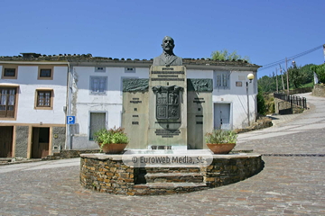 Escultura «Monumento a Manuel Lombardero Arruñada»