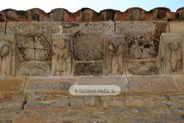 Iglesia de San Andrés de Valdebárzana