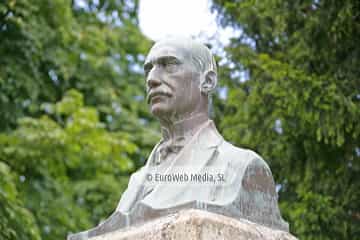 Escultura «Monumento a Manuel García Junceda»