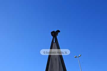 Escultura «La Paz» en el barrio de La Carisa (Oviedo). Escultura «La Paz» en el barrio de La Carisa