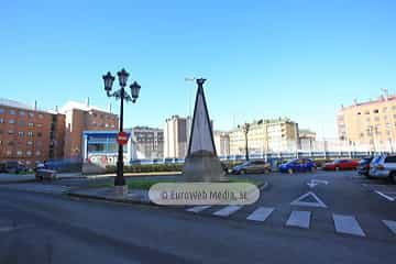 Escultura «La Paz» en el barrio de La Carisa (Oviedo). Escultura «La Paz» en el barrio de La Carisa