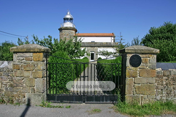 Faro de Tazones