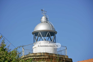 Faro de Tazones