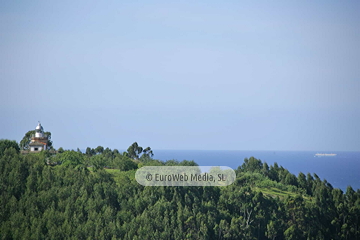 Faro de Tazones