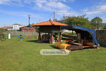 Parque infantil. Apartamentos rurales La Regatina