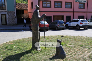 Escultura «Homenaje a los pastores de los Picos de Europa»