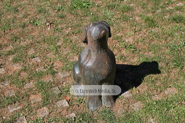 Escultura «Homenaje a los pastores de los Picos de Europa»