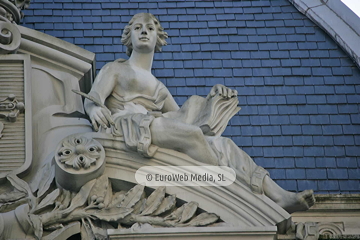 Escultura «Alegorías del Trabajo y las Artes»