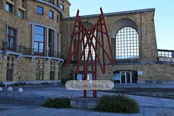 Escultura «Árbol de la Ciencia»
