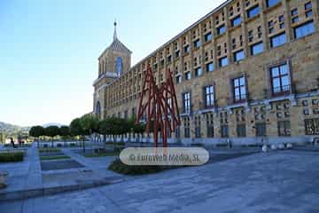 Escultura «Árbol de la Ciencia»