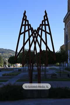 Escultura «Árbol de la Ciencia»