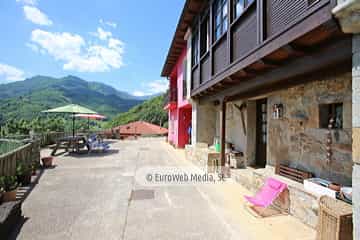 Terraza. Apartamentos rurales La Escuela