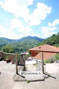 La Sala. Apartamentos rurales La Escuela