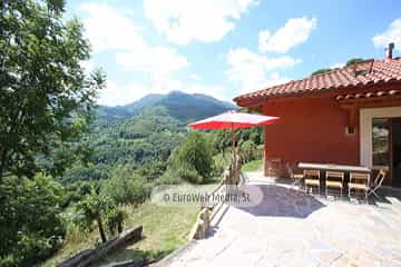 La Sala. Apartamentos rurales La Escuela