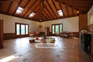 La Sala. Apartamentos rurales La Escuela