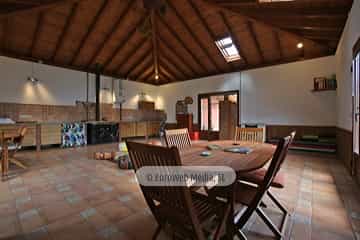 La Sala. Apartamentos rurales La Escuela