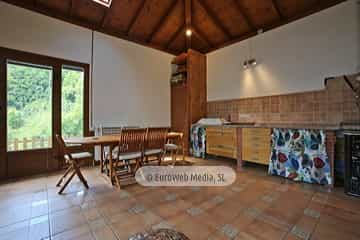 La Sala. Apartamentos rurales La Escuela