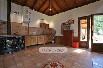La Sala. Apartamentos rurales La Escuela