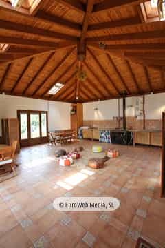 La Sala. Apartamentos rurales La Escuela