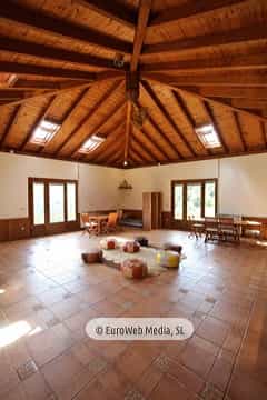 La Sala. Apartamentos rurales La Escuela