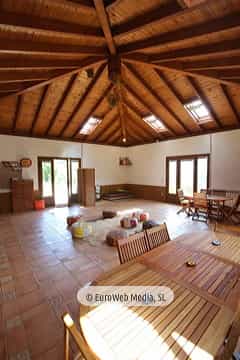 La Sala. Apartamentos rurales La Escuela