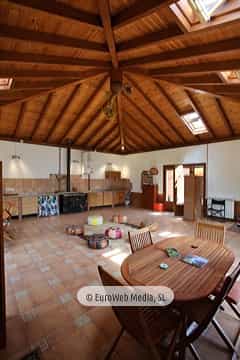 La Sala. Apartamentos rurales La Escuela