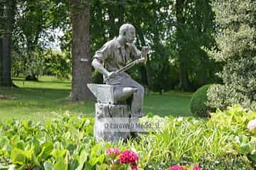 Escultura «Antonio Velázquez de Herrero»
