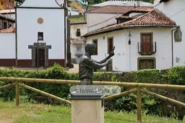 Escultura «Sociedad de Artesanos Nuestra Señora del Carmen». Escultura «Monumento a la Descarga»