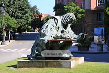 Escultura «Monumento a Campomanes»