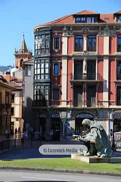 Escultura «Monumento a Campomanes»