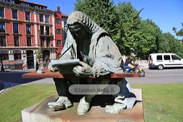 Escultura «Monumento a Campomanes»