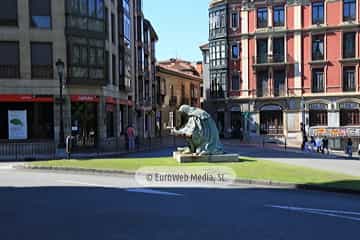 Escultura «Monumento a Campomanes»