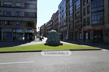 Escultura «Monumento a Campomanes»