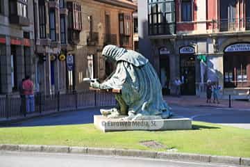 Escultura «Monumento a Campomanes»