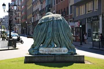 Escultura «Monumento a Campomanes»