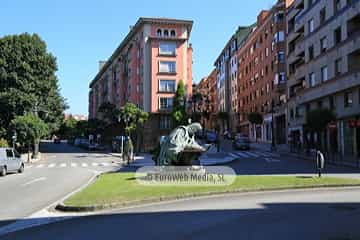 Escultura «Monumento a Campomanes»