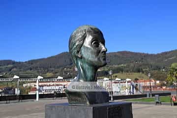 Escultura «Dolores Medio»