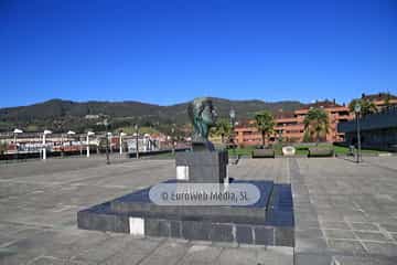 Escultura «Dolores Medio»
