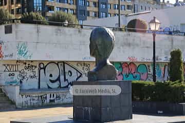 Escultura «Dolores Medio»