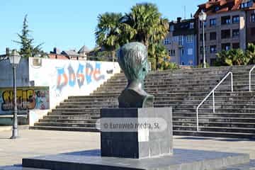 Escultura «Dolores Medio»