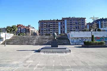 Escultura «Dolores Medio»