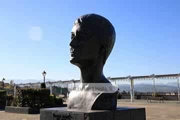 Escultura «Dolores Medio»