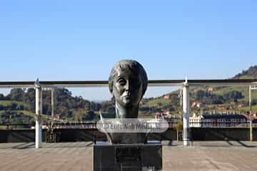Escultura «Dolores Medio»