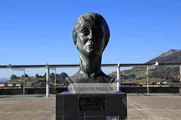 Escultura «Dolores Medio»