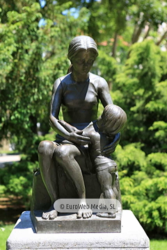 Escultura «Maternidad» (Oviedo). Escultura «Maternidad»