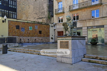 Escultura «Carreño Miranda» en Avilés