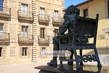Escultura «Carreño Miranda» en Avilés