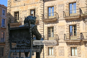 Escultura «Carreño Miranda» en Avilés