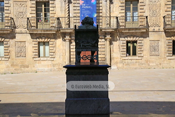 Escultura «Carreño Miranda» en Avilés