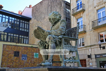 Escultura «Carreño Miranda» en Avilés
